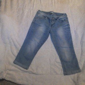 L.E.I light colored jeans rolled up caprees size 13